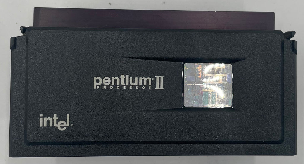Processeur Intel Pentium II 300 MHz SLOT 1 - Vintage, Avec Dissipateur - Occasion